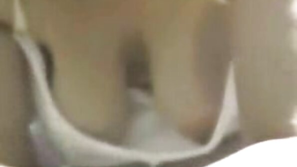 Pacinos Adventures: szüzesség elvesztése video Layla szívesen játszik önmagával egy bőrszék tetején