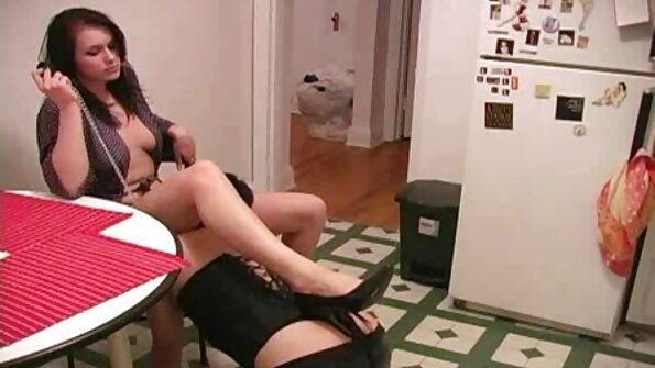 Aranyos copfos tini kielégíti az emberét a szabadban pornó szexvideó