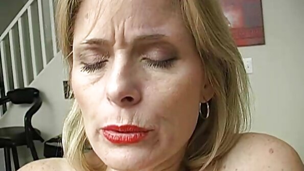 Lindsay Jane kicsúszik az okos titkárnő mini ingyen pirno ruhájából