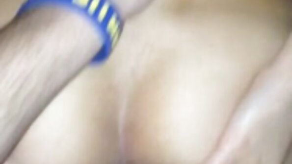 Miss Luana Lani meztelenül muter porno biliárdozik a biliárdasztalon