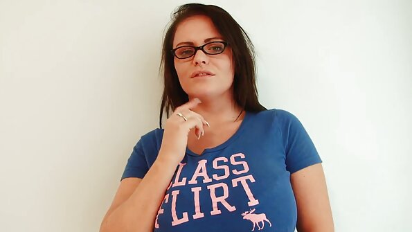 Tiffany Thompson - Édes segg tökéletes barna kinyitja a punci dugasok és az ujjak magát